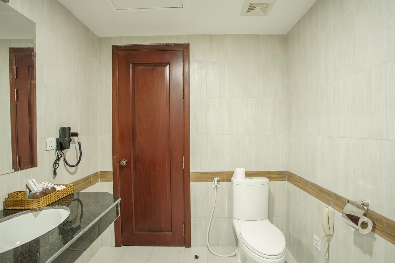 Kuch Oudom Hotel Phnom Penh Exterior foto